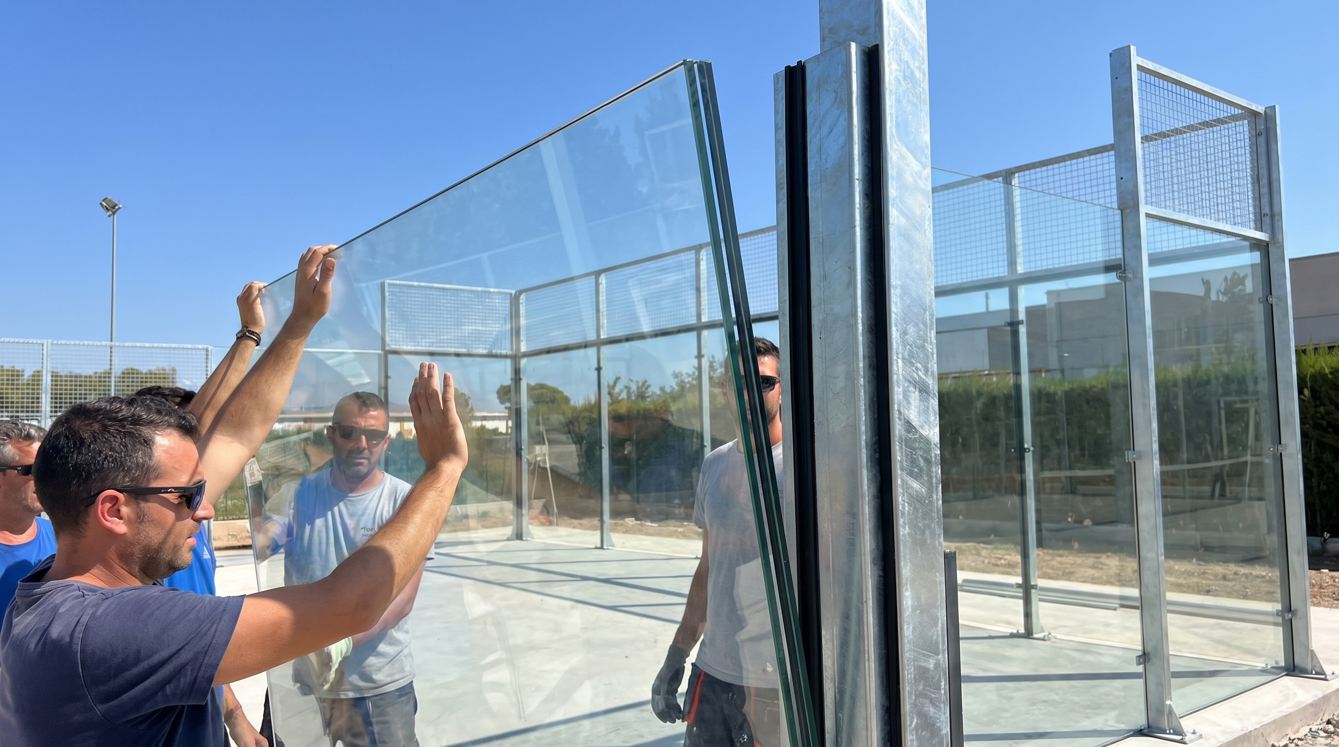 padel court glass installation