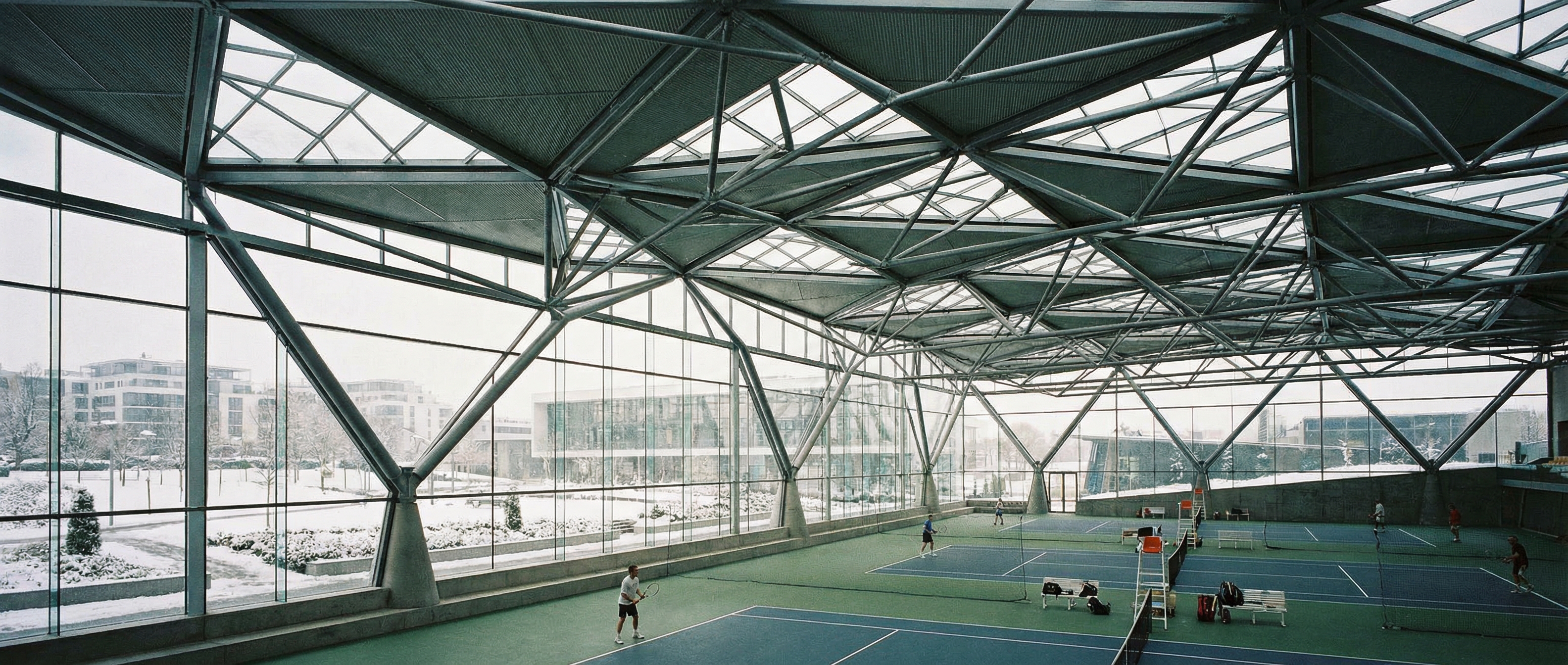 architecture photograph of a panoramic court with an integrated roofing system