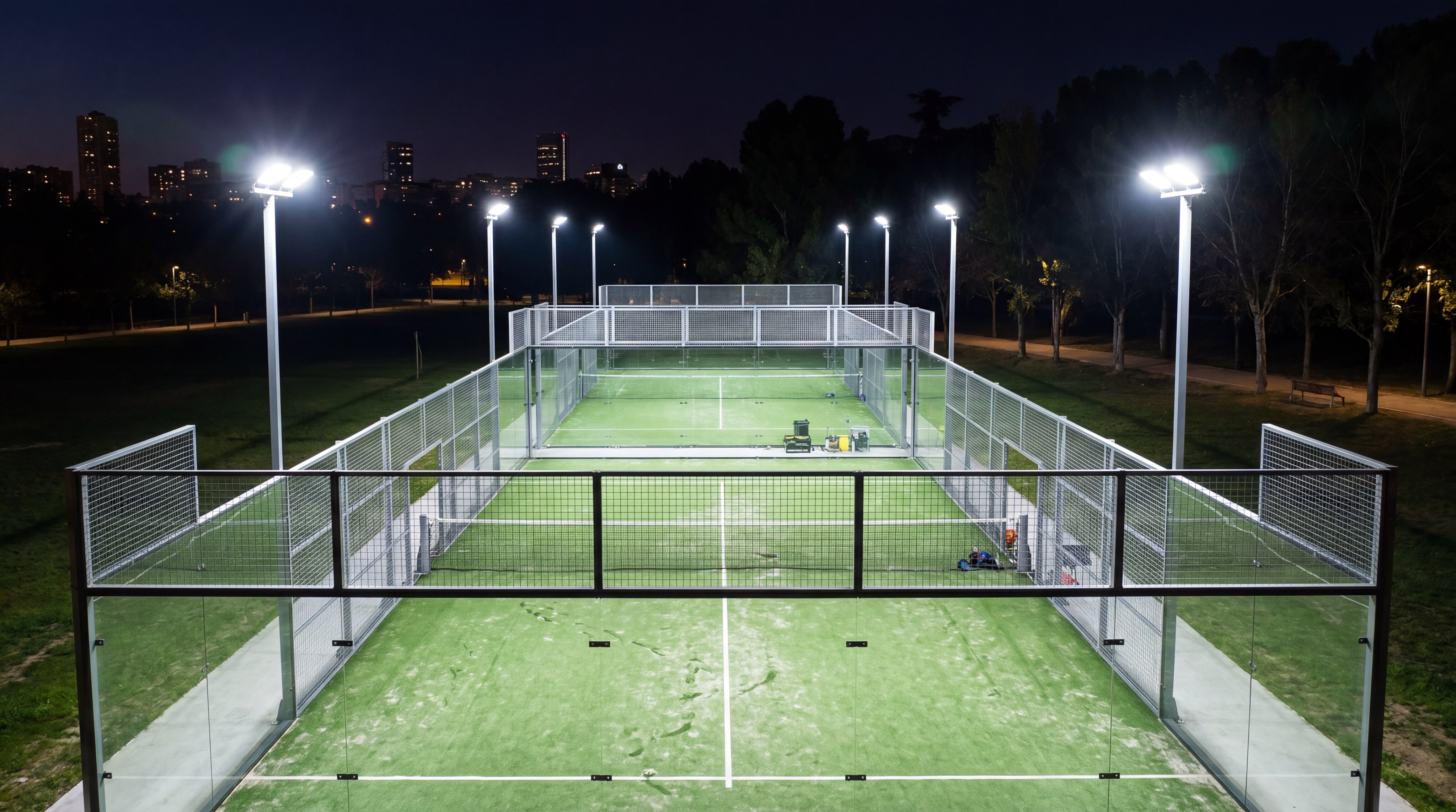 padel court night lighting