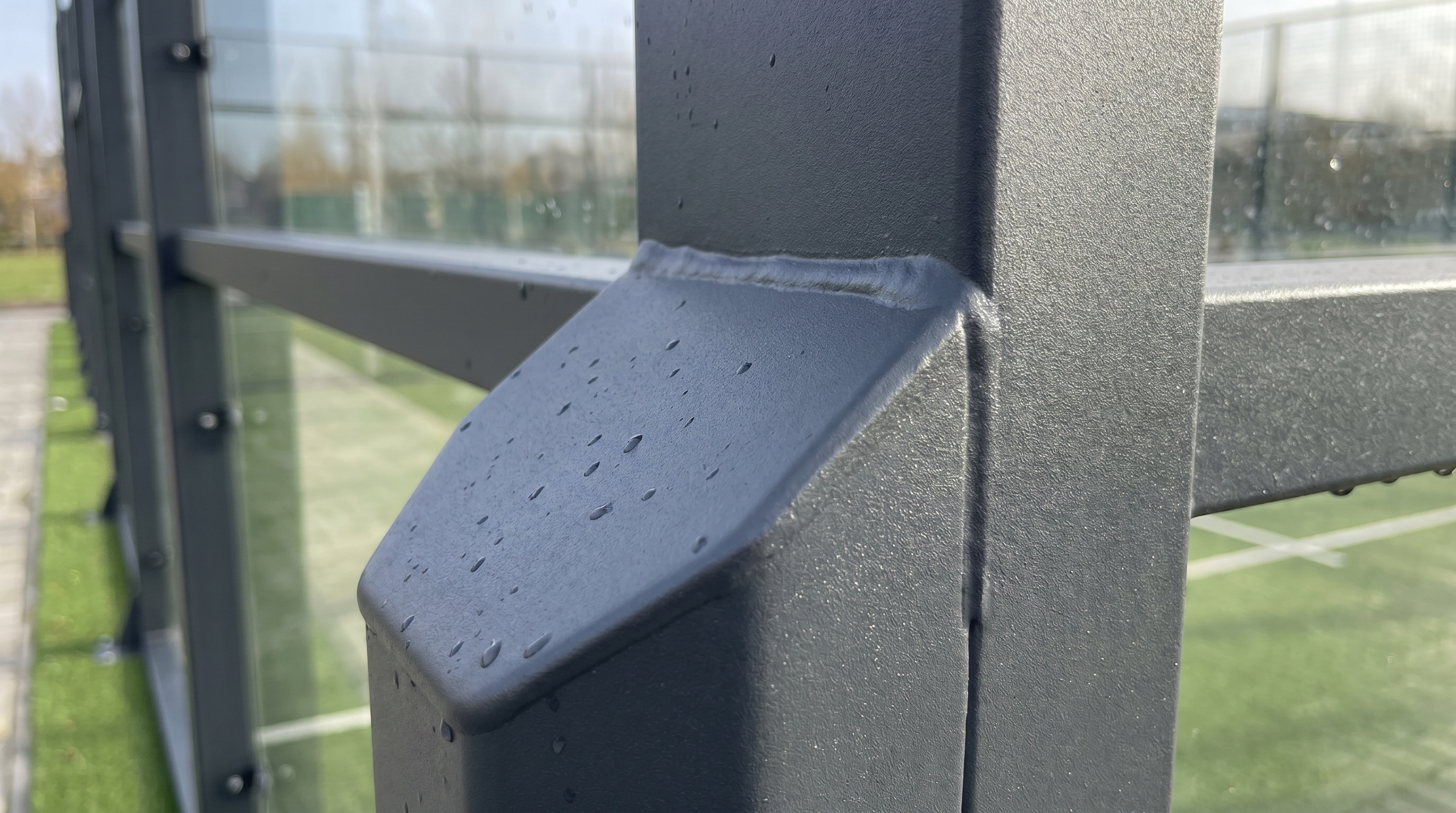 premium_padel_court_frame_closeup_index_2.jpeg