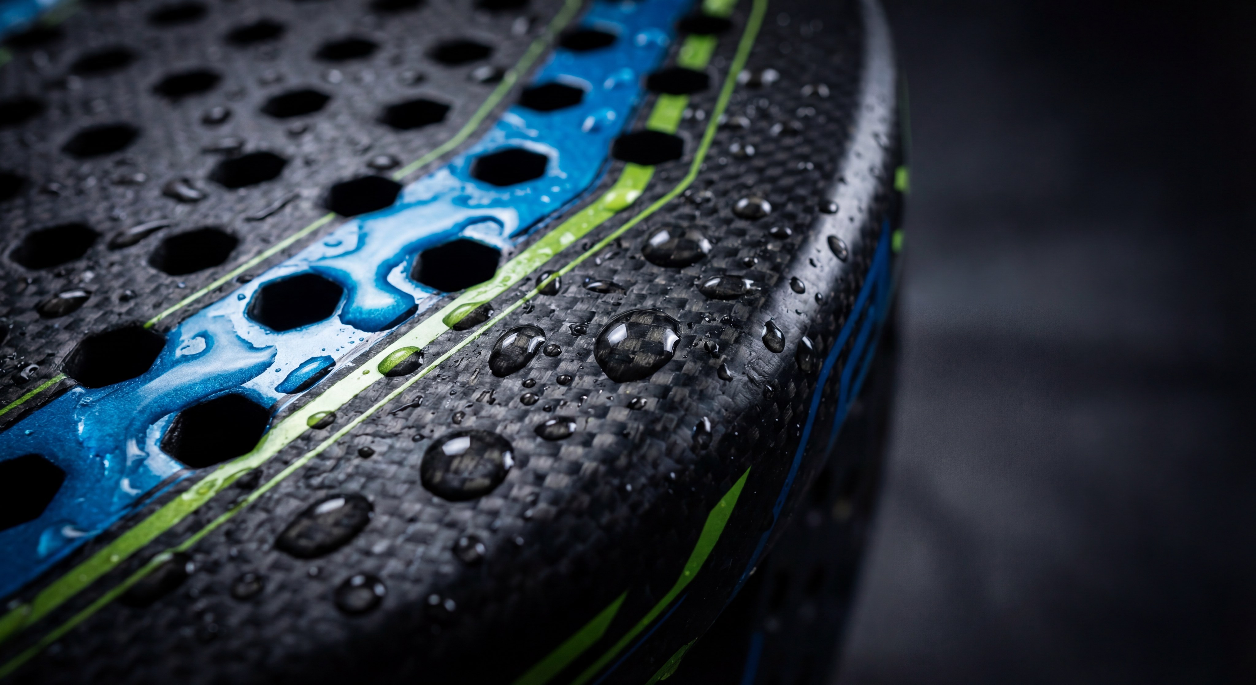 carbon_fiber_padel_racket_closeup_index_7