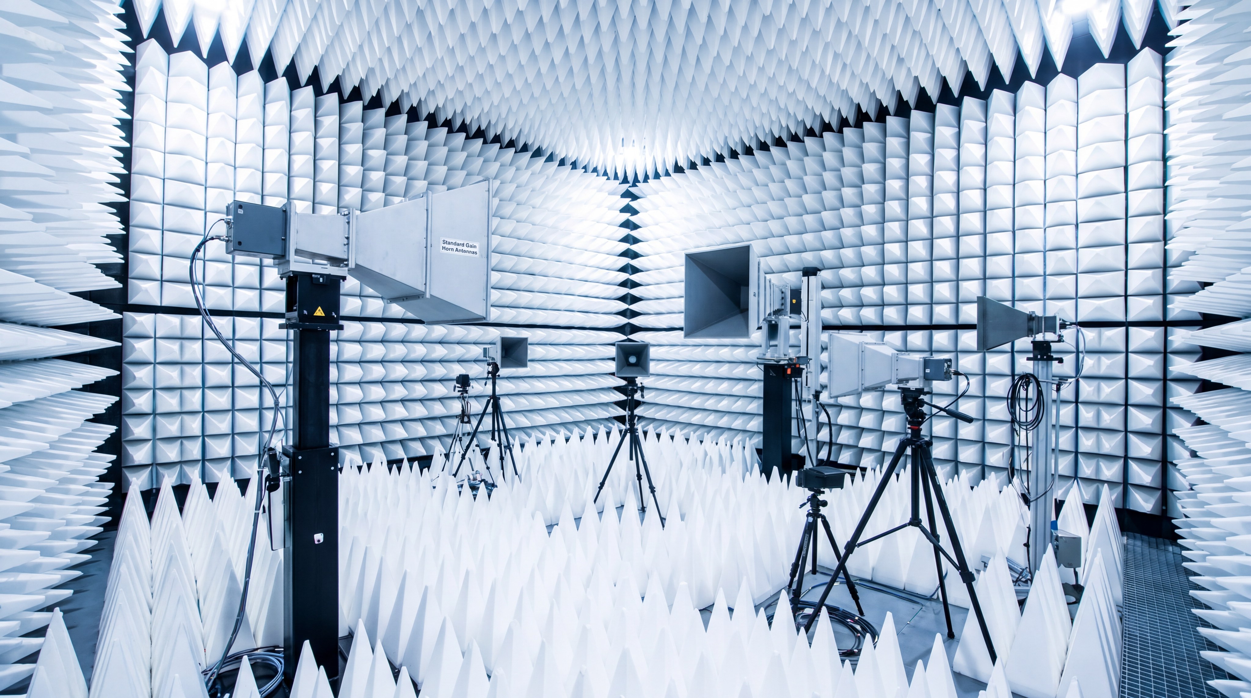 microwave anechoic chamber test range