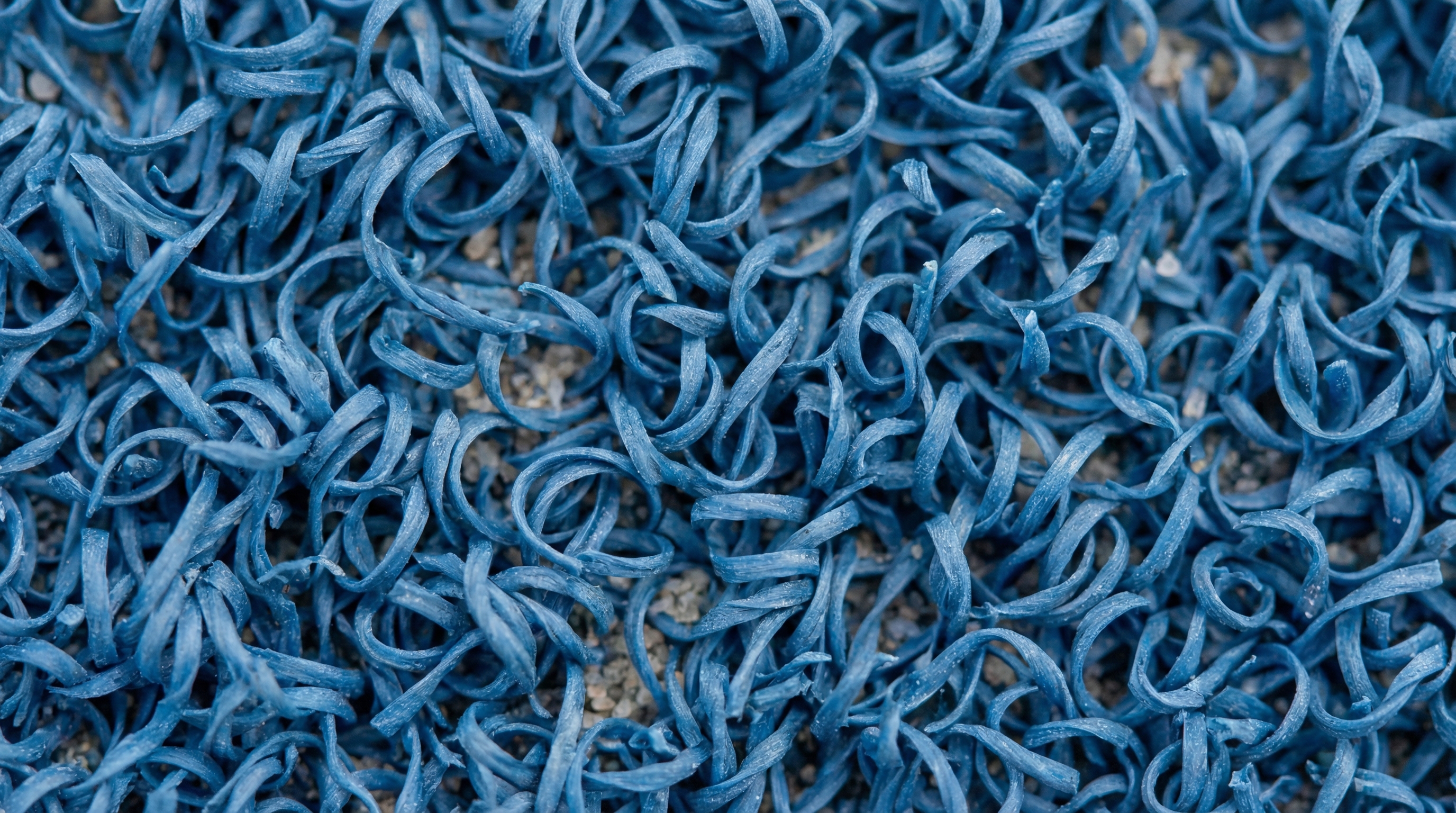 curly monofilament padel grass closeup