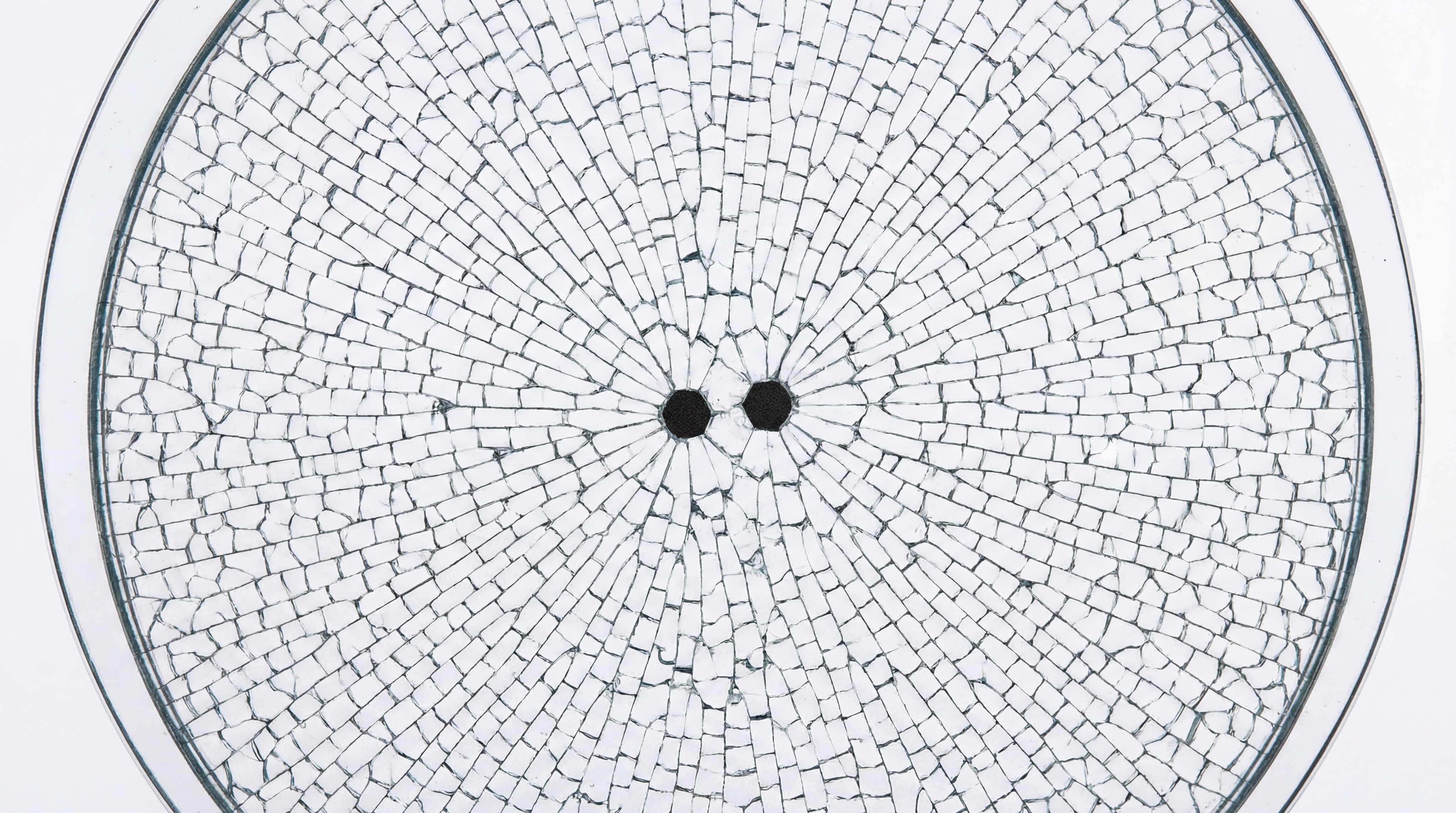 Nickel sulfide inclusion butterfly fracture pattern