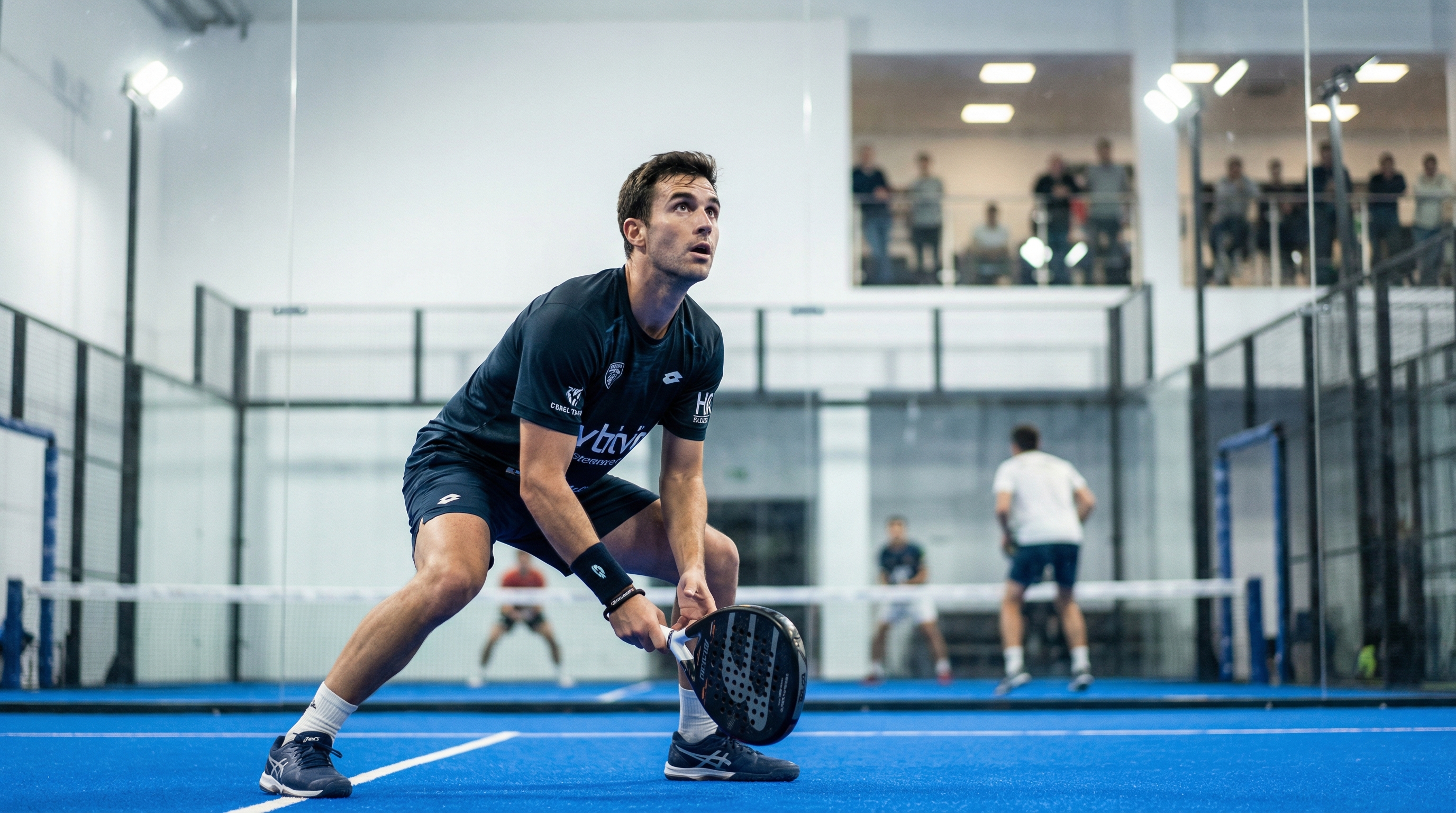 padel player defensive crouch index 4.jpeg