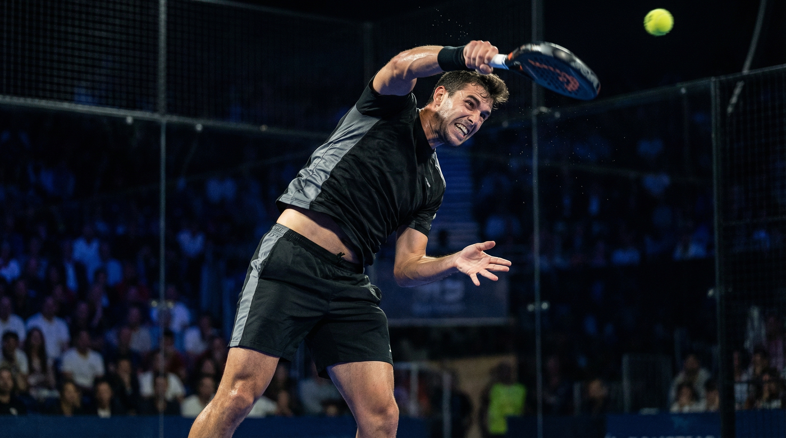 padel player aggressive smash