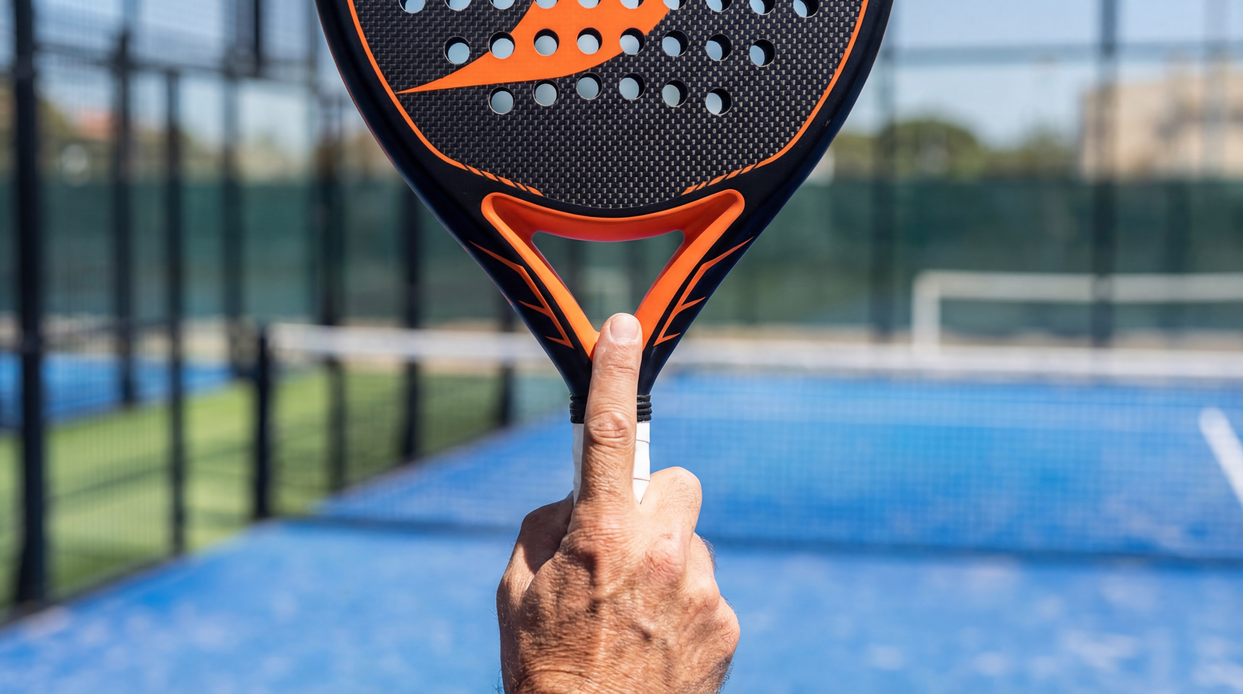 padel racket balance demonstration
