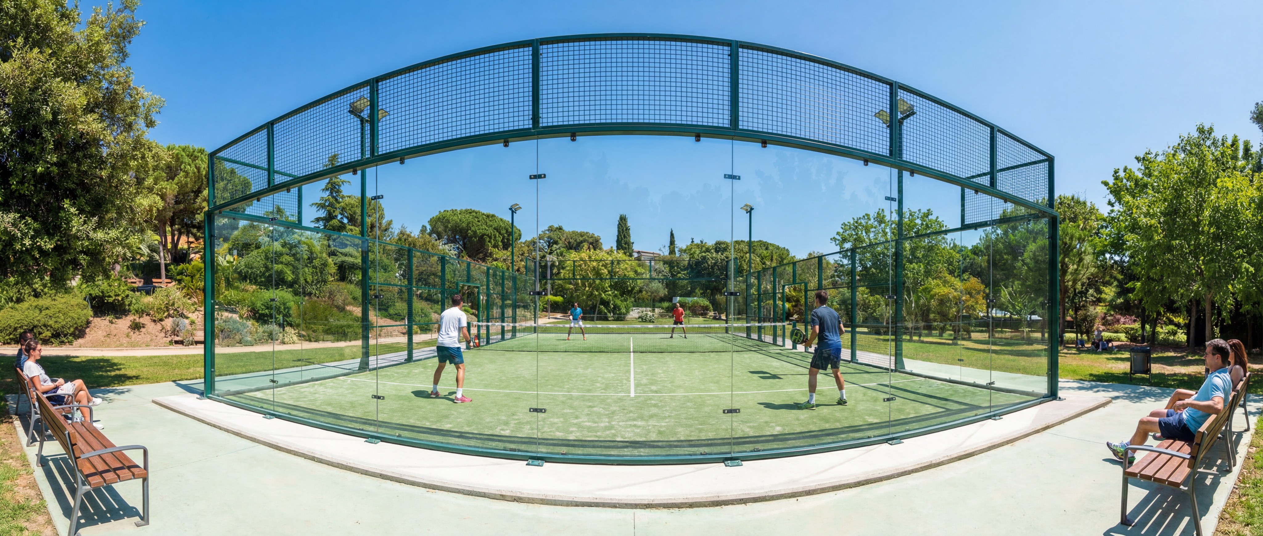 Comparison view between a standard framed court and a panoramic glass layout